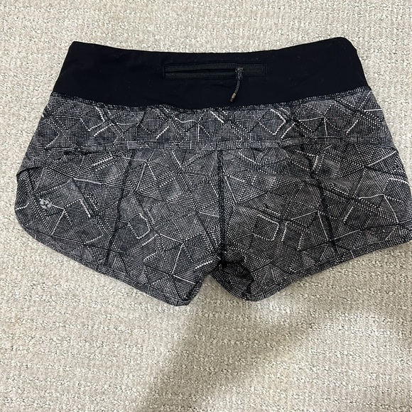 Size 2  2.5 inch Speed up shorts - Picture 2 of 3